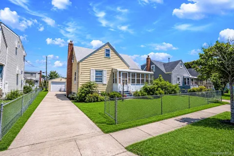 218 Venetian Boulevard