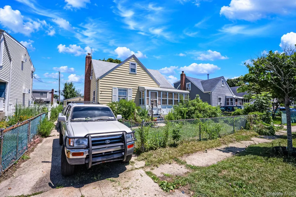 218 Venetian Boulevard Lindenhurst, NY 11757