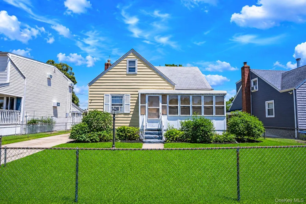 218 Venetian Boulevard Lindenhurst, NY 11757