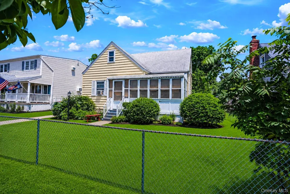 218 Venetian Boulevard Lindenhurst, NY 11757
