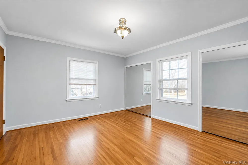 218 Venetian Boulevard Lindenhurst, NY 11757