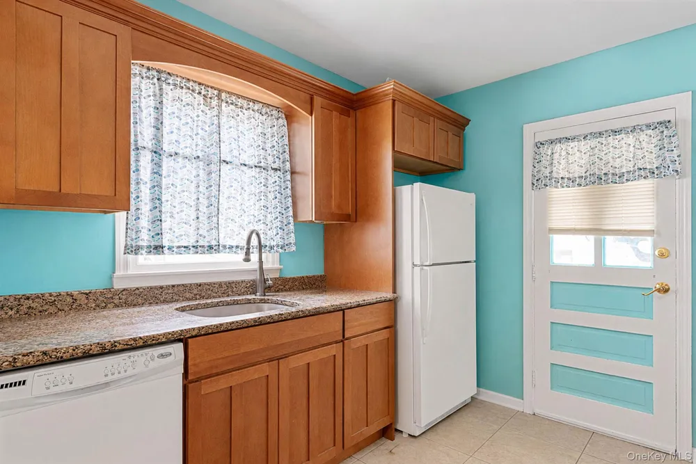 218 Venetian Boulevard Lindenhurst, NY 11757