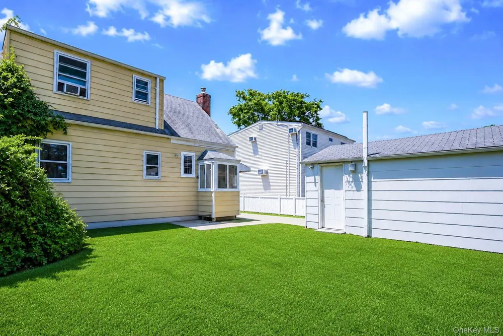 218 Venetian Boulevard Lindenhurst, NY 11757