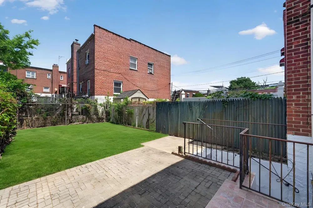 1061 E 218th Street Bronx, NY 10469