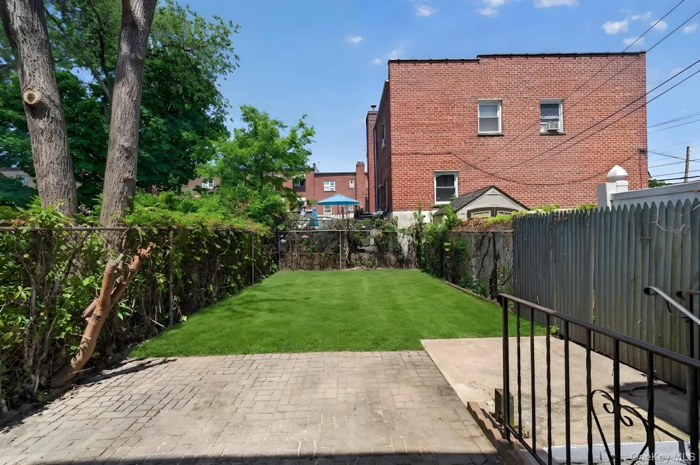 1061 E 218th Street Bronx, NY 10469
