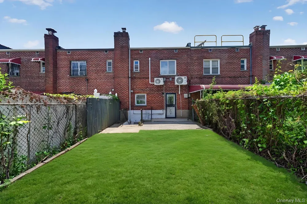 1061 E 218th Street Bronx, NY 10469