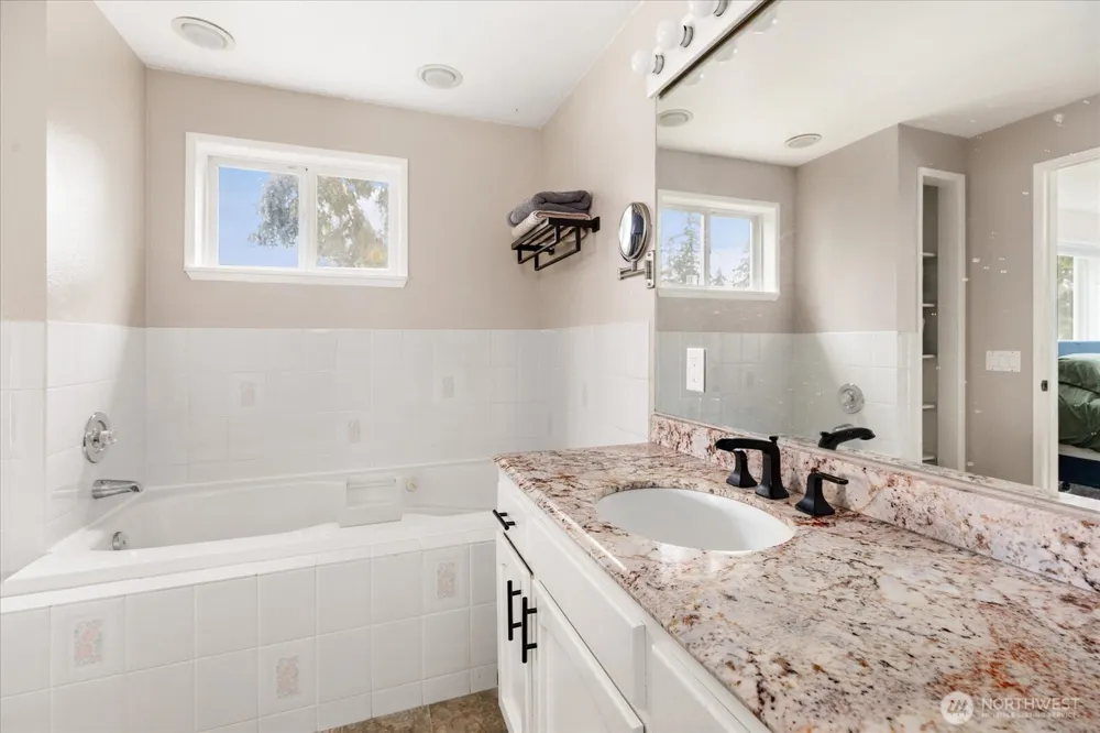 5055 Honeymoon Bay Road Freeland, WA 98249