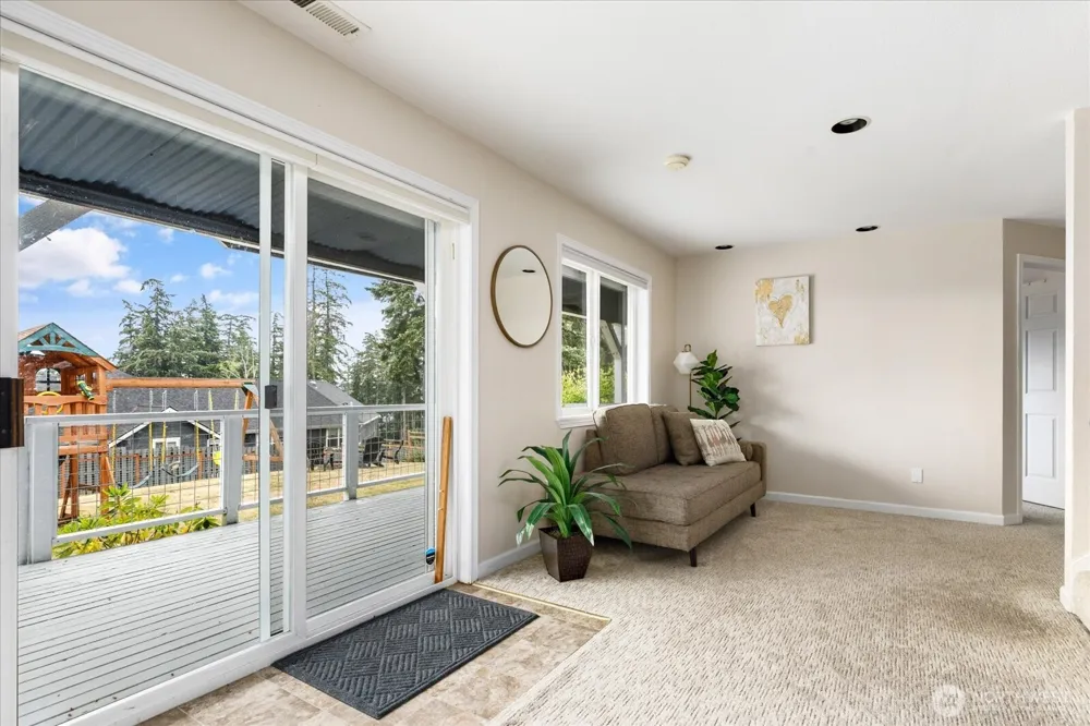 5055 Honeymoon Bay Road Freeland, WA 98249