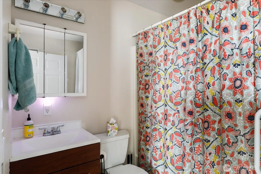 5055 Honeymoon Bay Road Freeland, WA 98249