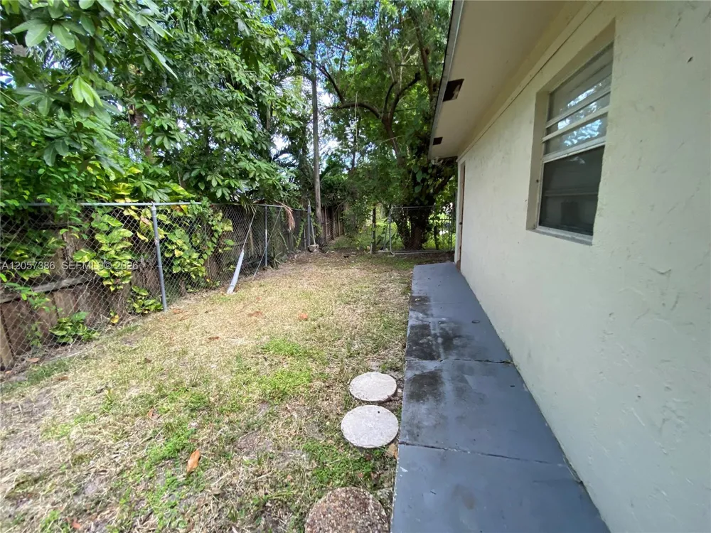 4621 SW 33rd Ave #1 Dania Beach, FL 33312