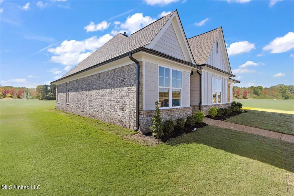 705 Washington Street Nesbit, MS 38651