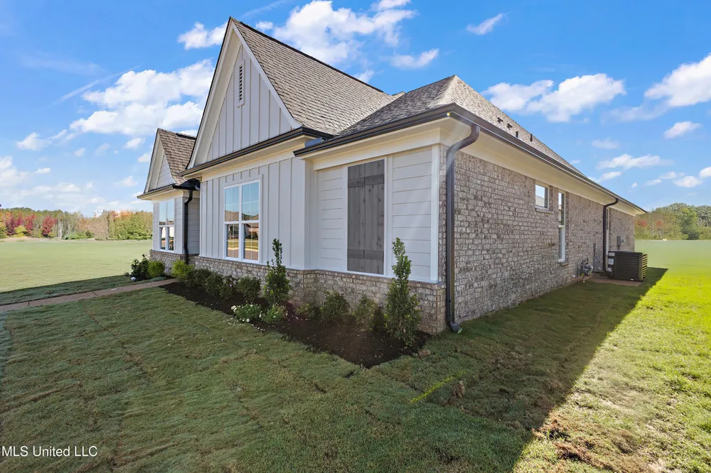 705 Washington Street Nesbit, MS 38651