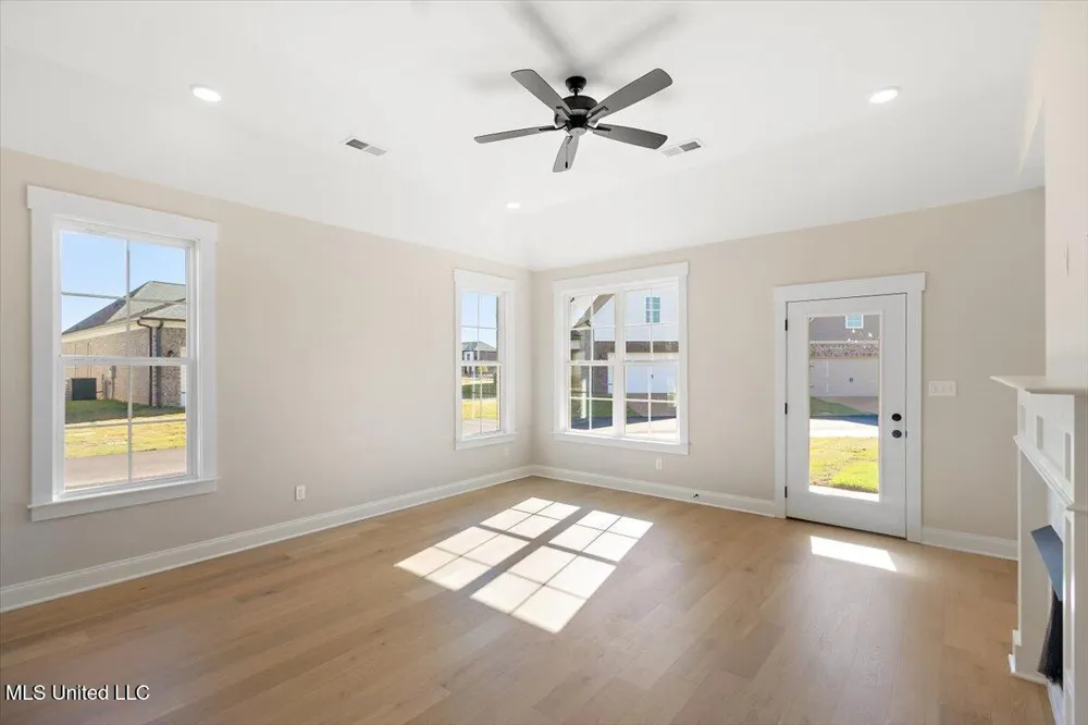705 Washington Street Nesbit, MS 38651
