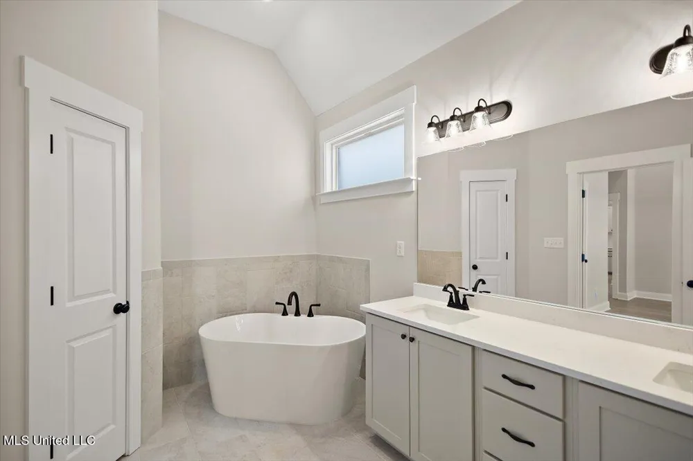 705 Washington Street Nesbit, MS 38651