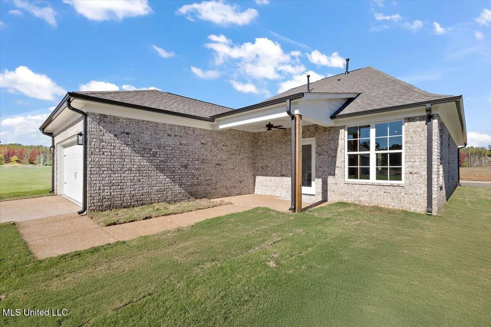 705 Washington Street Nesbit, MS 38651