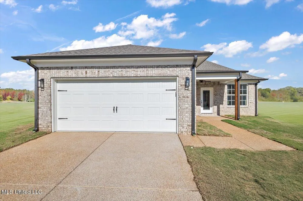 705 Washington Street Nesbit, MS 38651