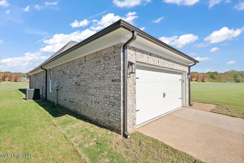 705 Washington Street Nesbit, MS 38651