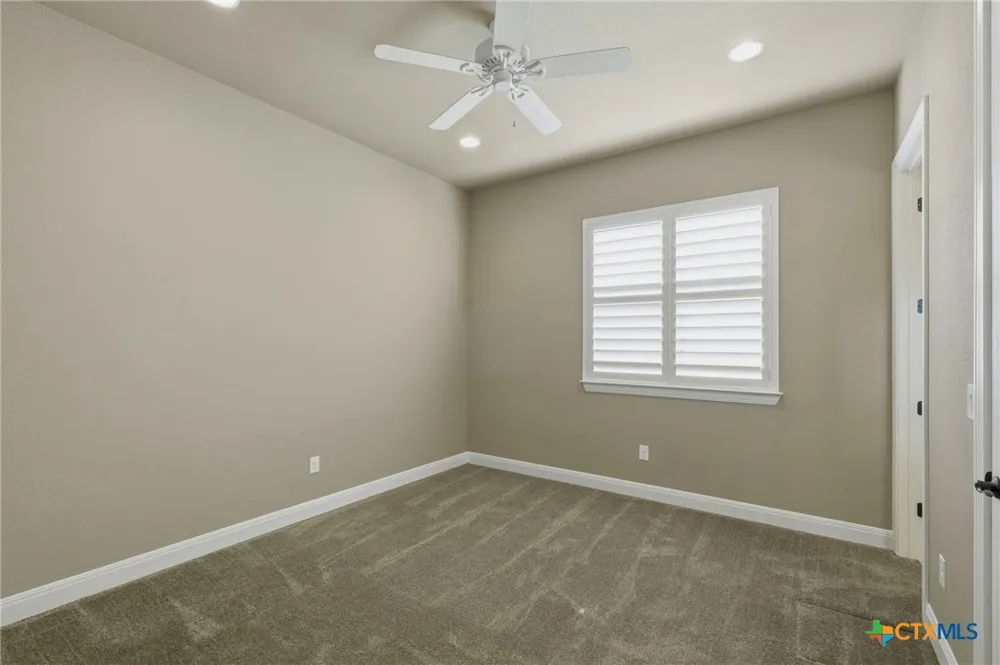 120 W Vienna Drive Hutto, TX 78634