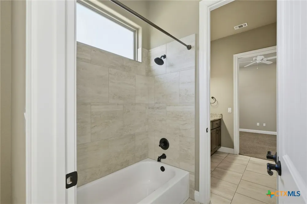 120 W Vienna Drive Hutto, TX 78634