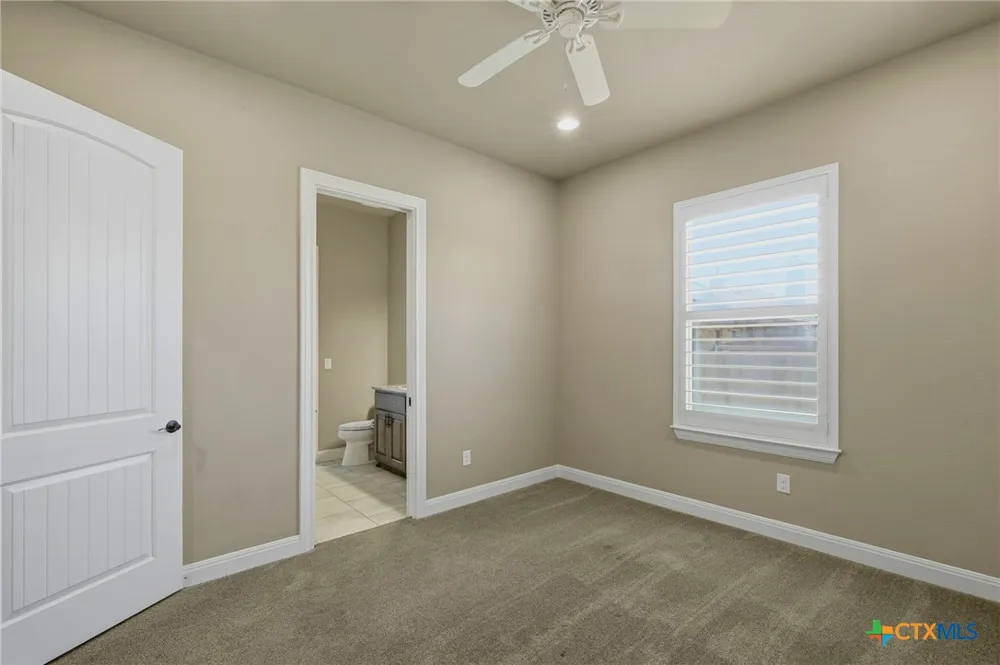 120 W Vienna Drive Hutto, TX 78634