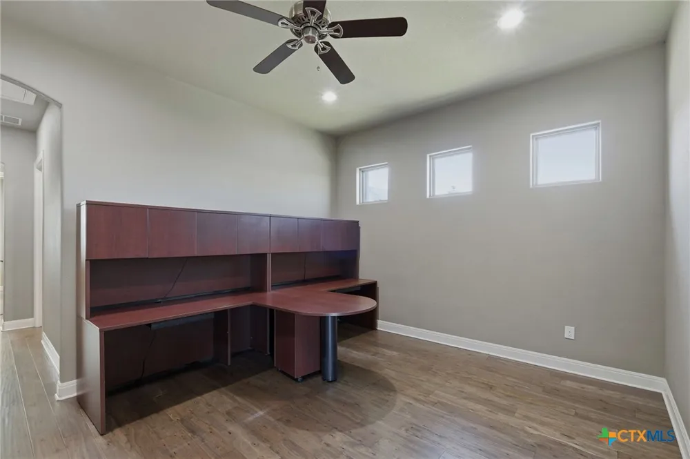 120 W Vienna Drive Hutto, TX 78634