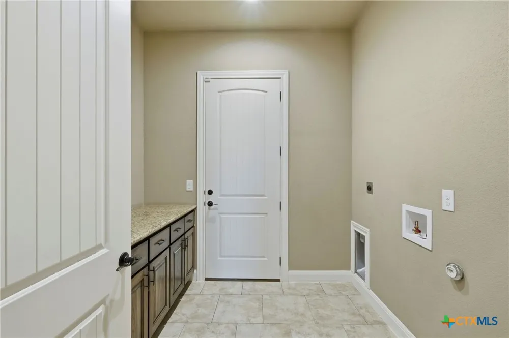 120 W Vienna Drive Hutto, TX 78634