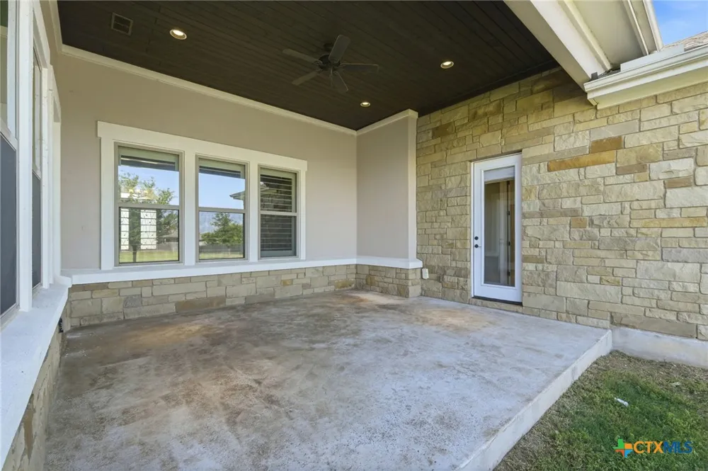 120 W Vienna Drive Hutto, TX 78634