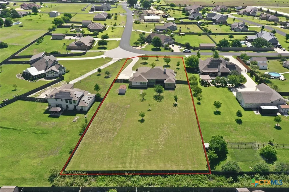 120 W Vienna Drive Hutto, TX 78634