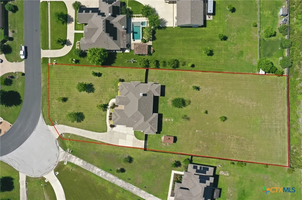 120 W Vienna Drive Hutto, TX 78634