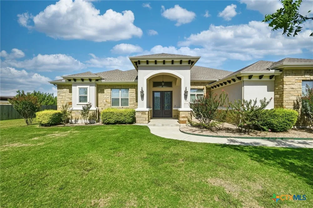 120 W Vienna Drive Hutto, TX 78634