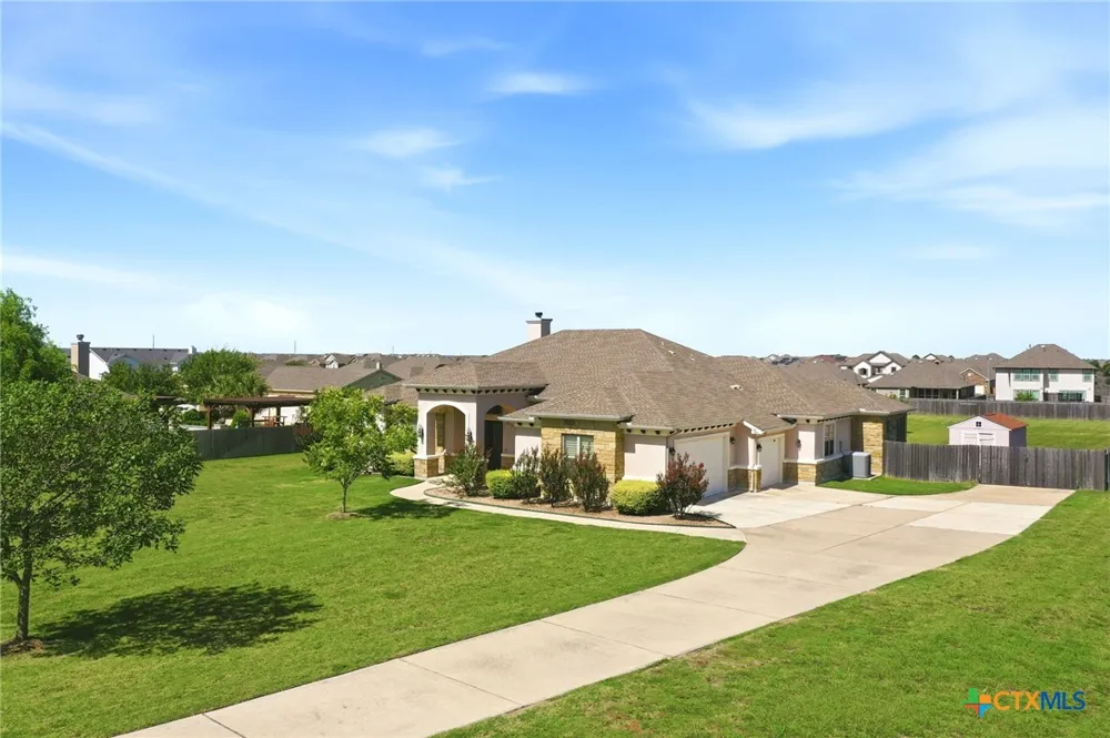 120 W Vienna Drive Hutto, TX 78634