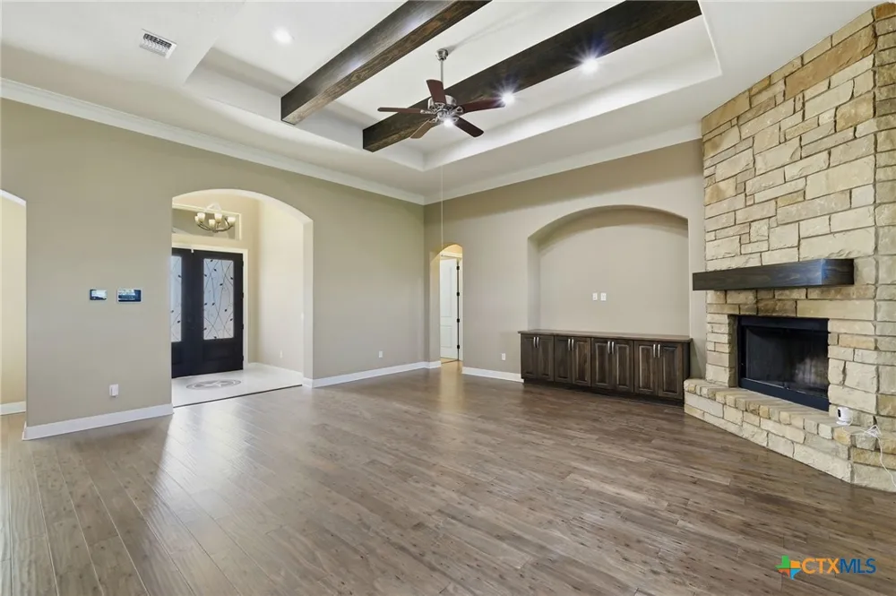 120 W Vienna Drive Hutto, TX 78634