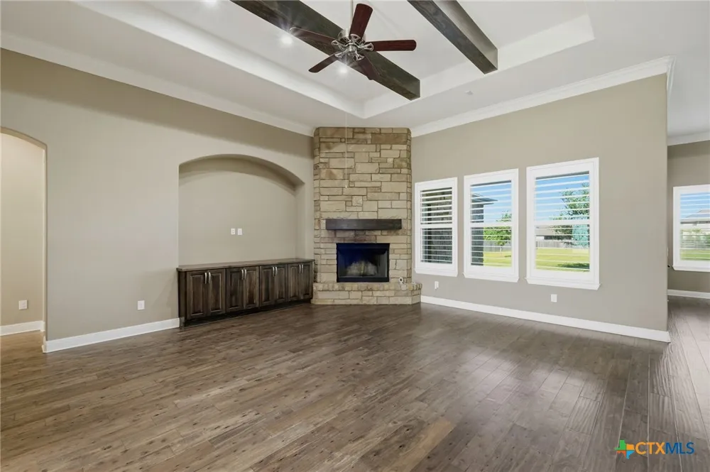 120 W Vienna Drive Hutto, TX 78634