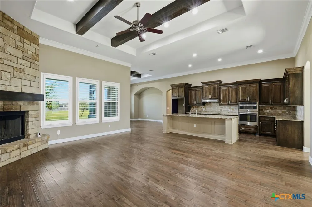 120 W Vienna Drive Hutto, TX 78634
