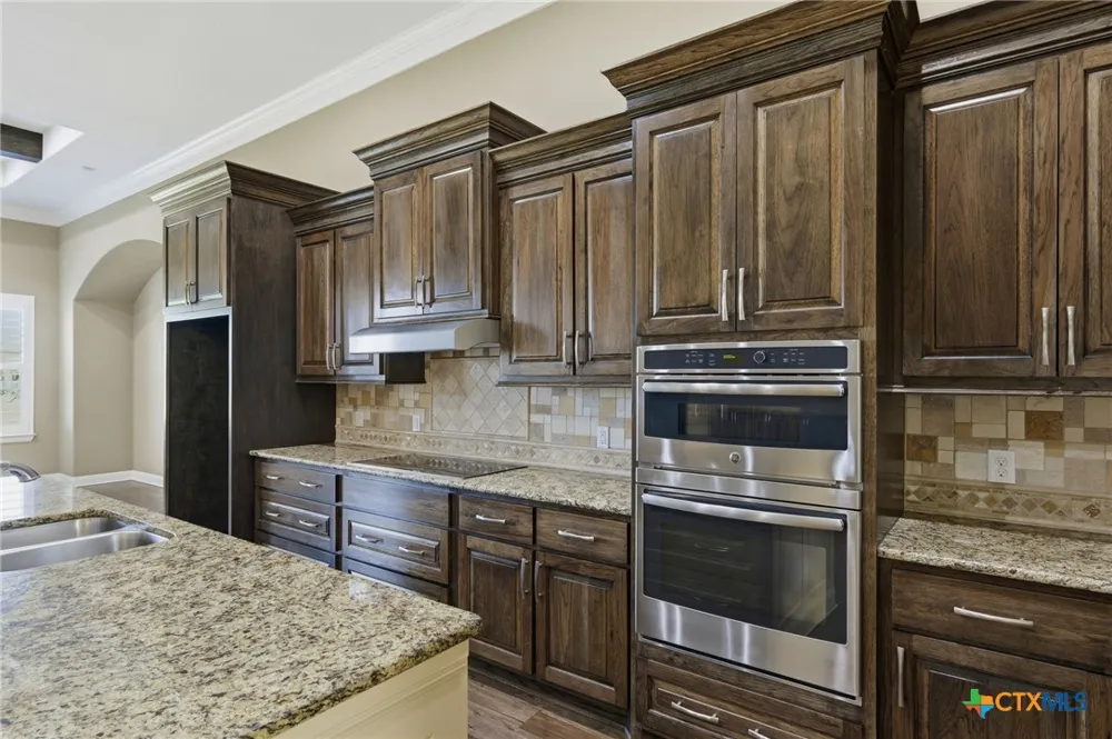 120 W Vienna Drive Hutto, TX 78634