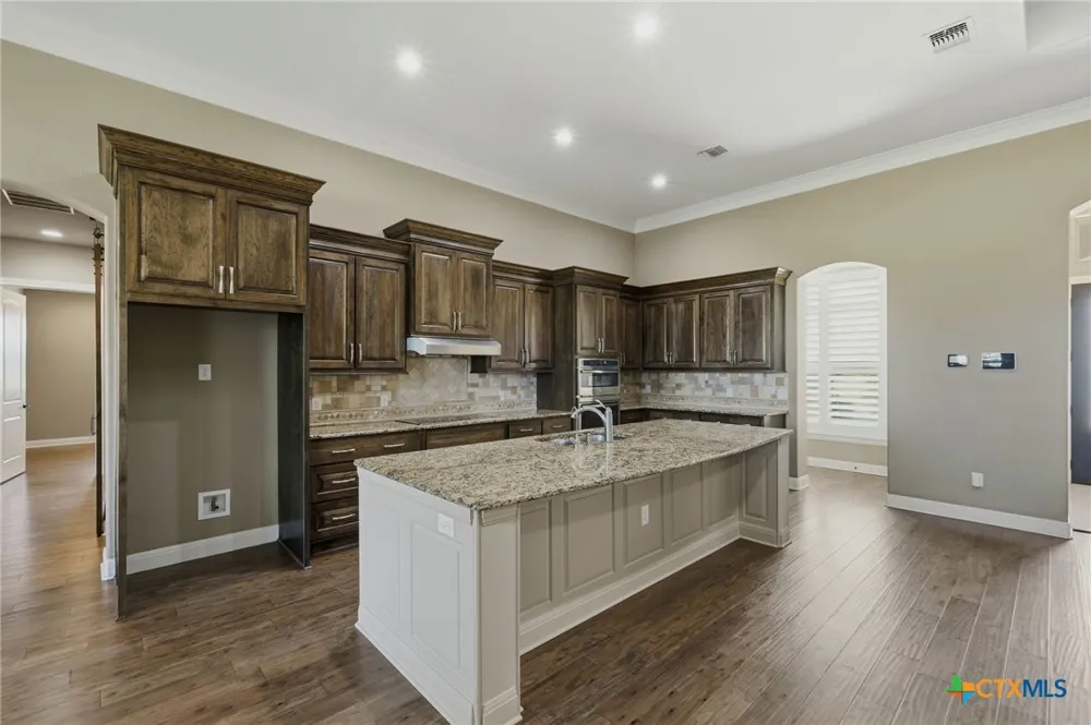 120 W Vienna Drive Hutto, TX 78634