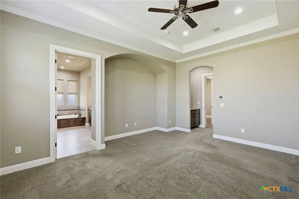 120 W Vienna Drive Hutto, TX 78634