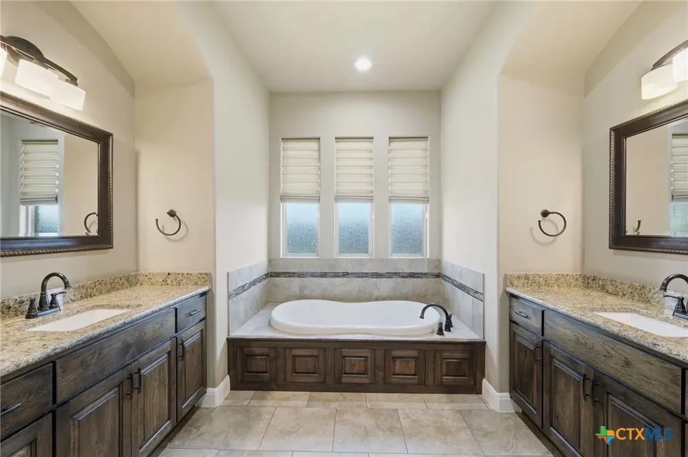 120 W Vienna Drive Hutto, TX 78634
