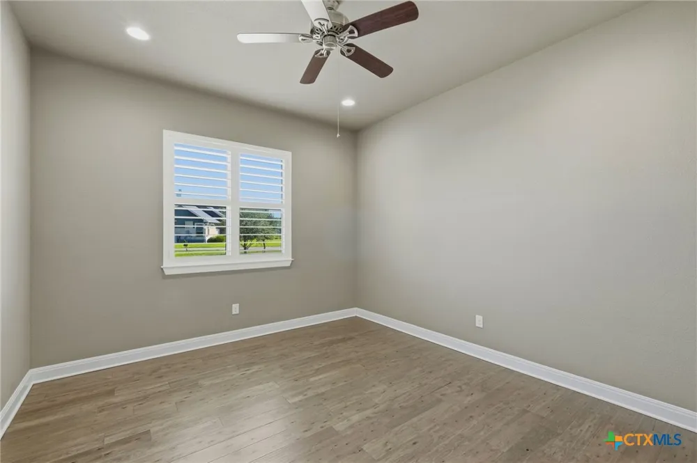 120 W Vienna Drive Hutto, TX 78634