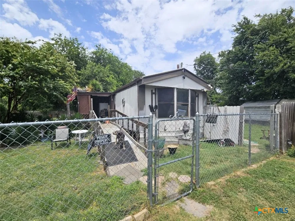424 Christopher Drive #B Eddy, TX 76524
