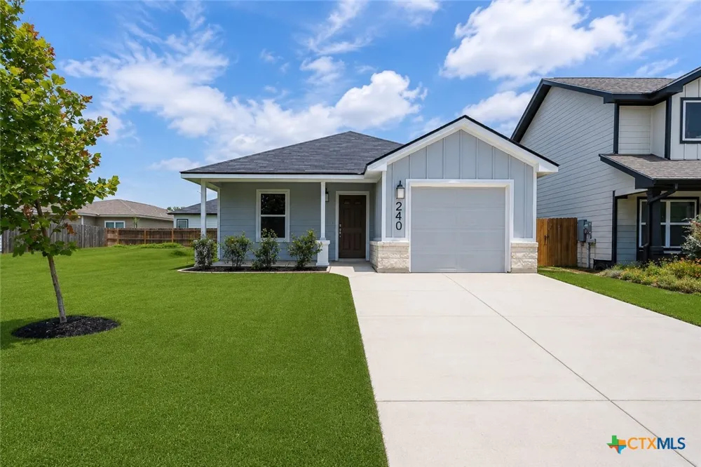 240 West Martindale Seguin, TX 78155