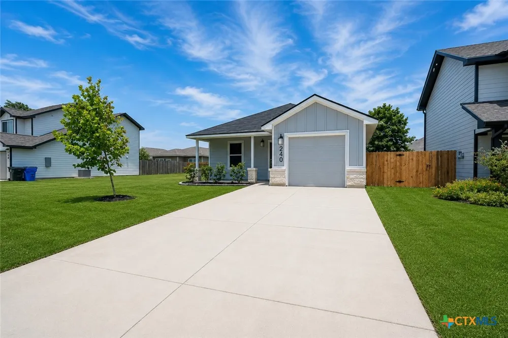 240 West Martindale Seguin, TX 78155