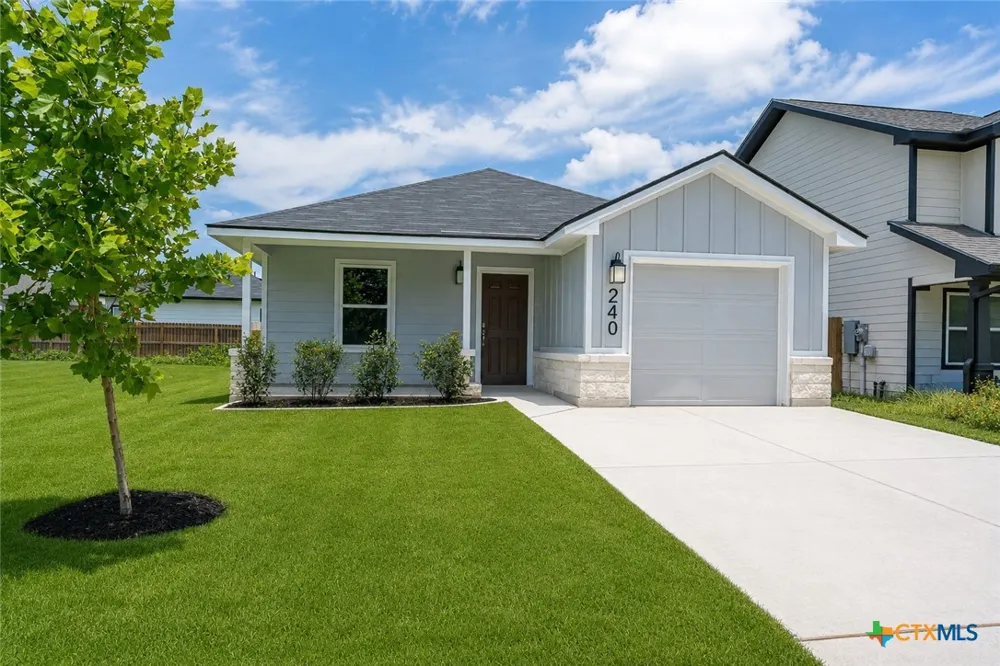240 West Martindale Seguin, TX 78155