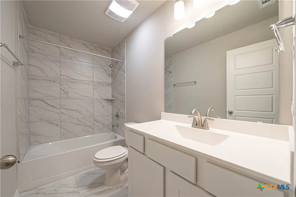 240 West Martindale Seguin, TX 78155