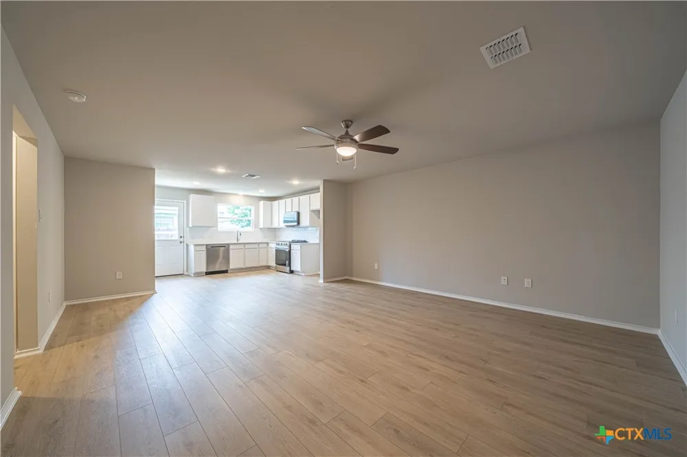240 West Martindale Seguin, TX 78155
