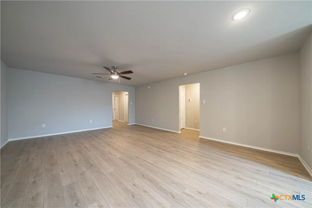 240 West Martindale Seguin, TX 78155