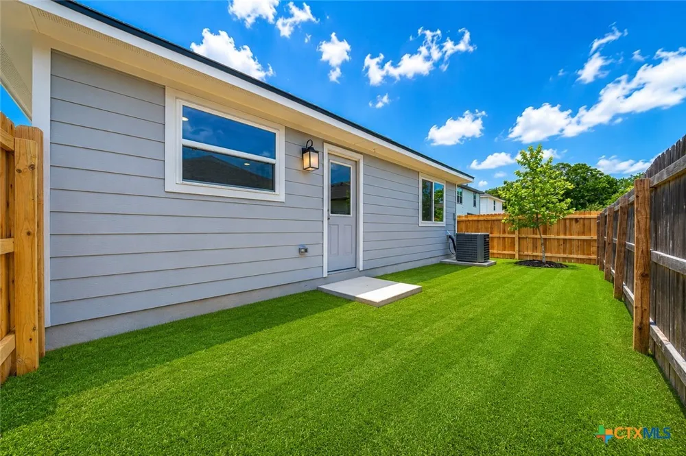 240 West Martindale Seguin, TX 78155