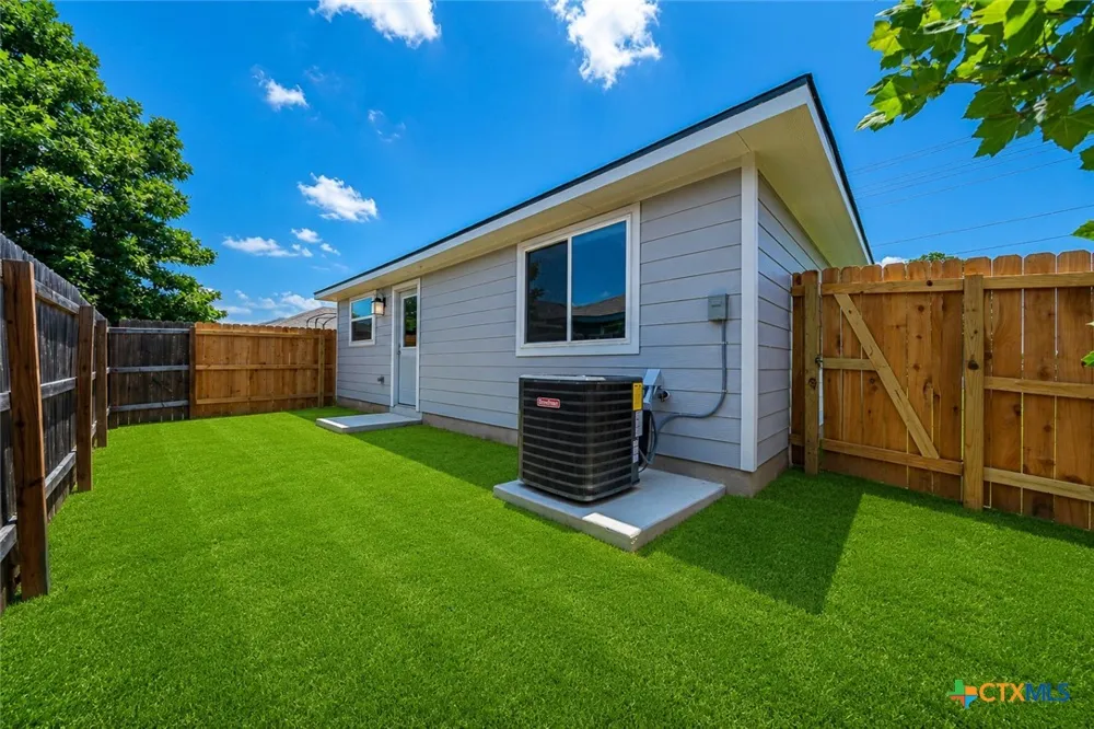 240 West Martindale Seguin, TX 78155
