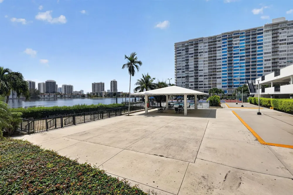 2780 NE 183RD STREET #112 Aventura, FL 33160
