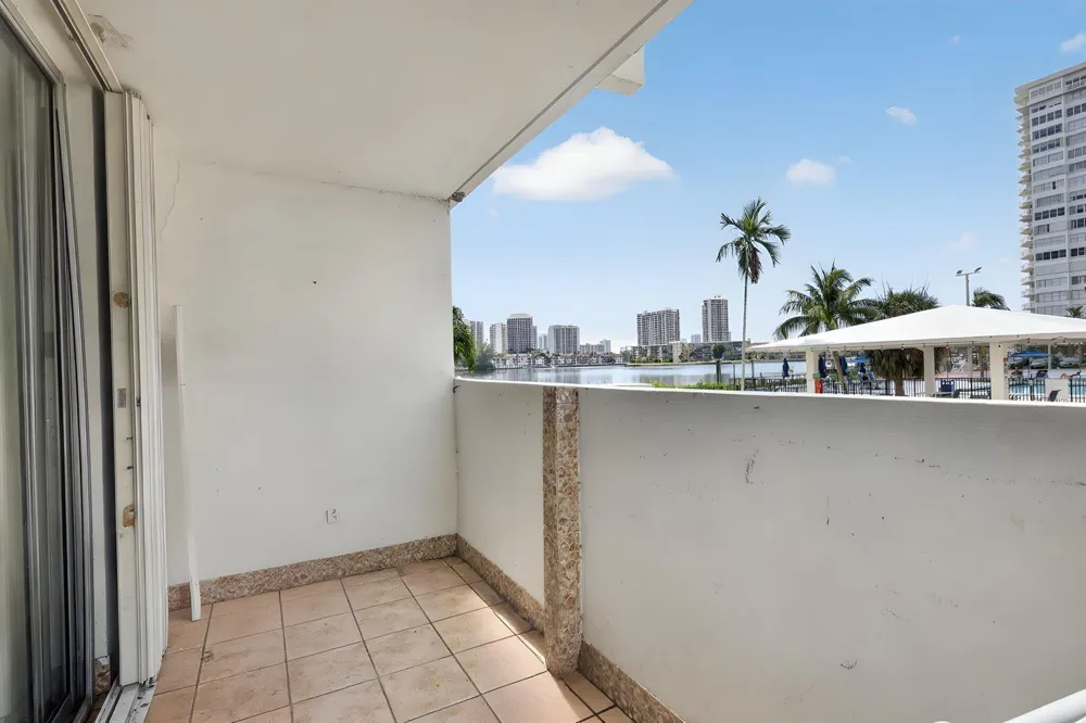 2780 NE 183RD STREET #112 Aventura, FL 33160